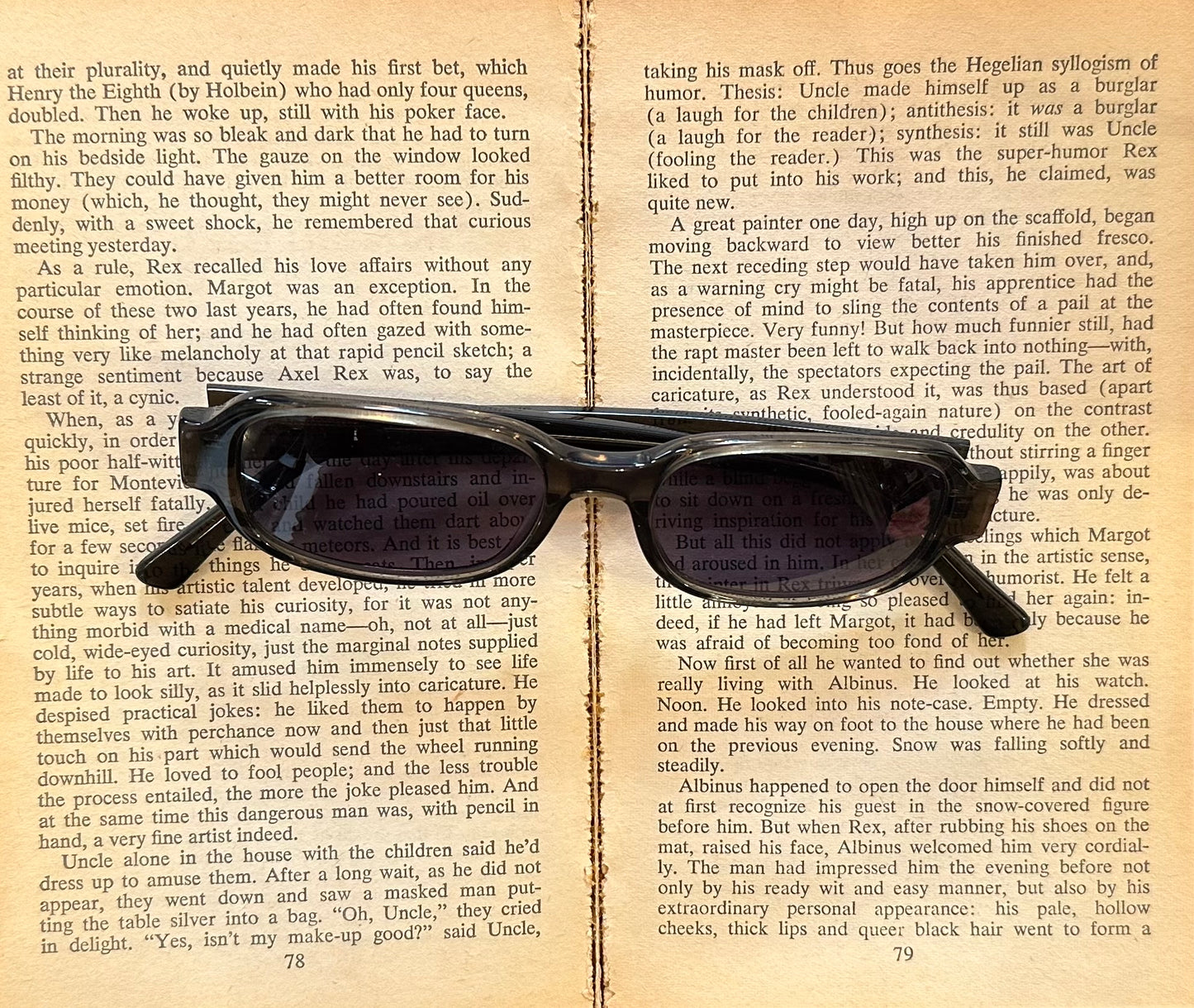 Black Oval Vintage Glasses