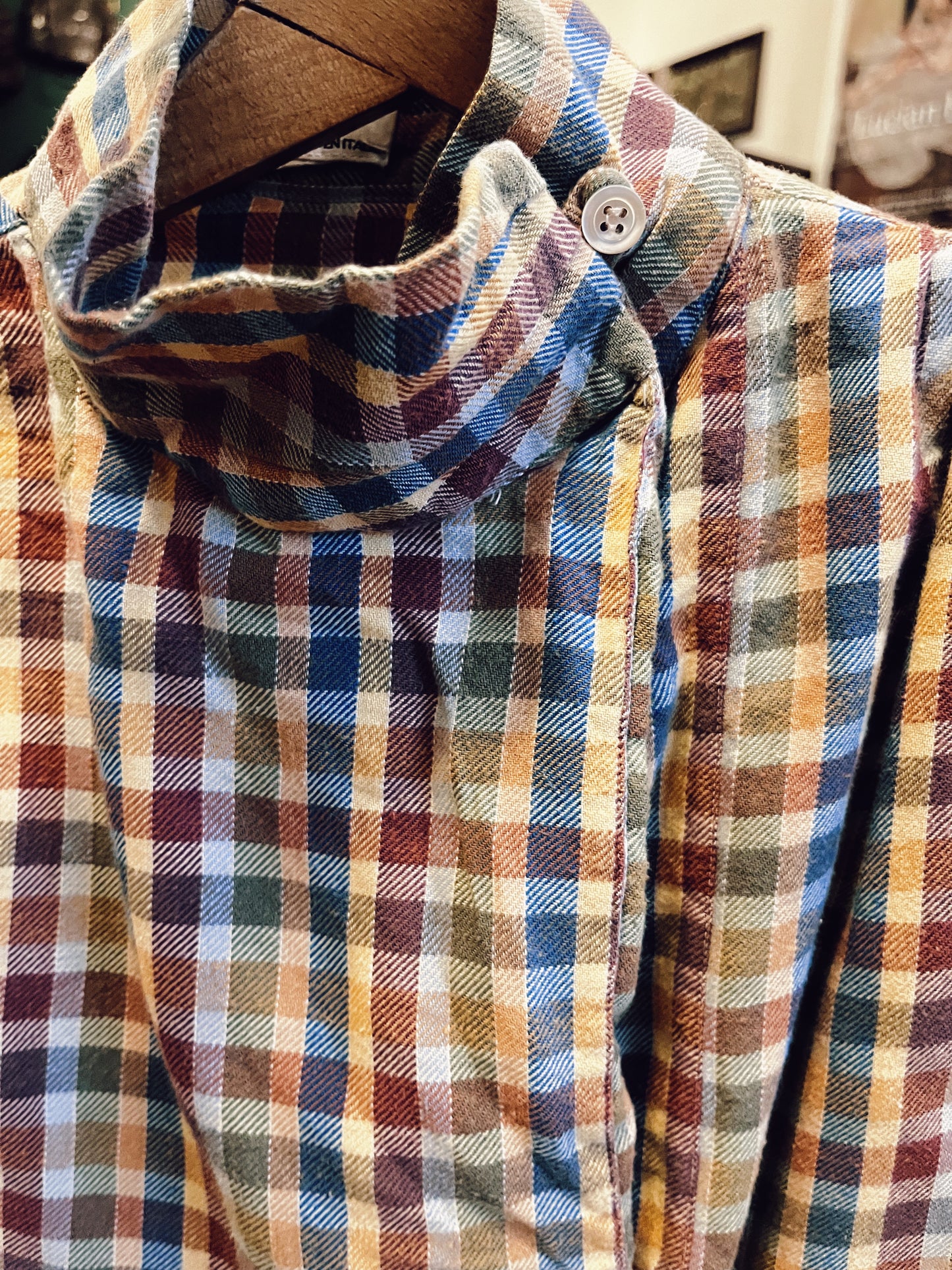 Plaid high neck 90s blouse.Fits best S/M .100% cotton