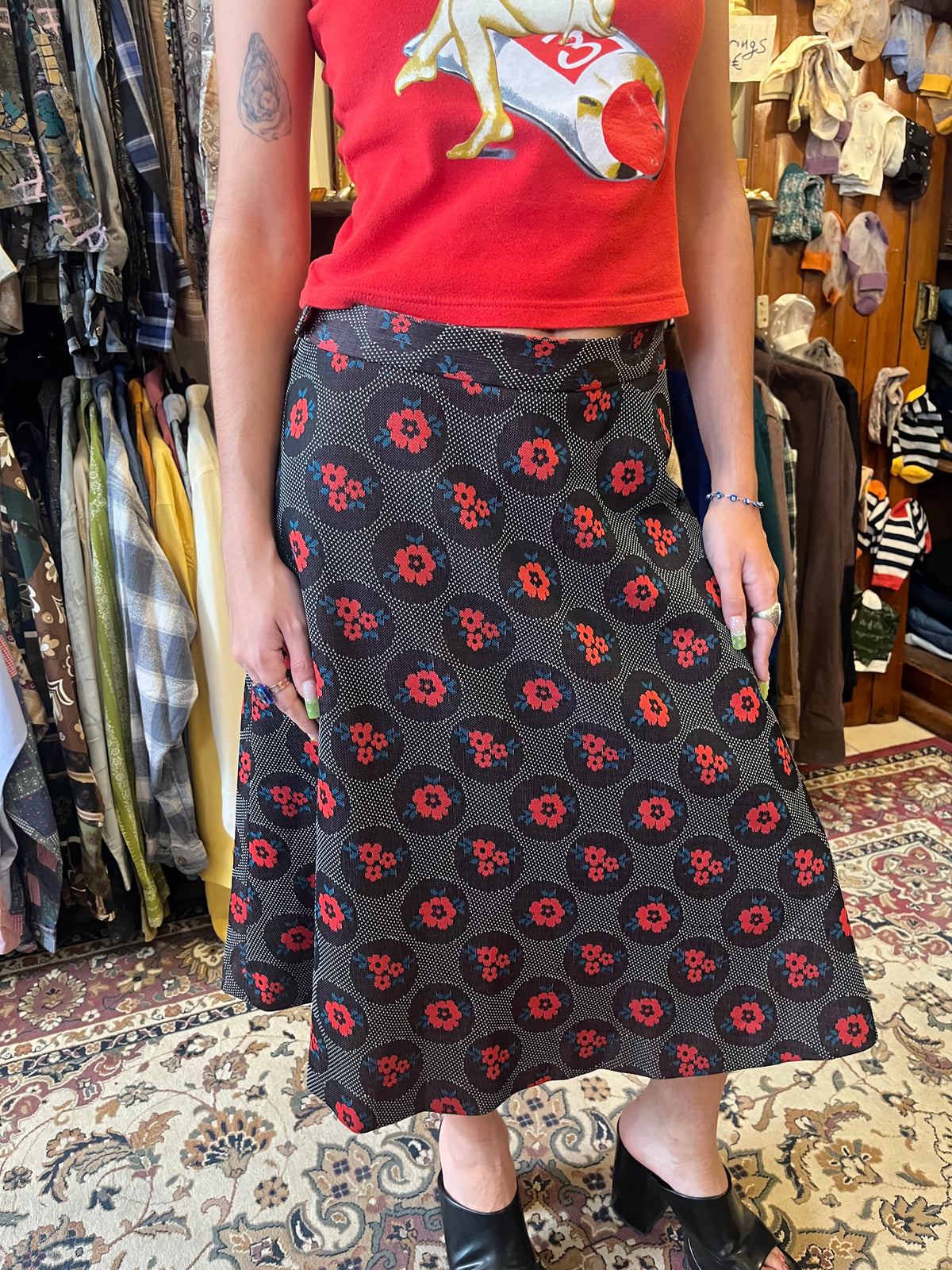 70s midi skirt .Fits best M in high waisted  fit or S /XS in super low rise