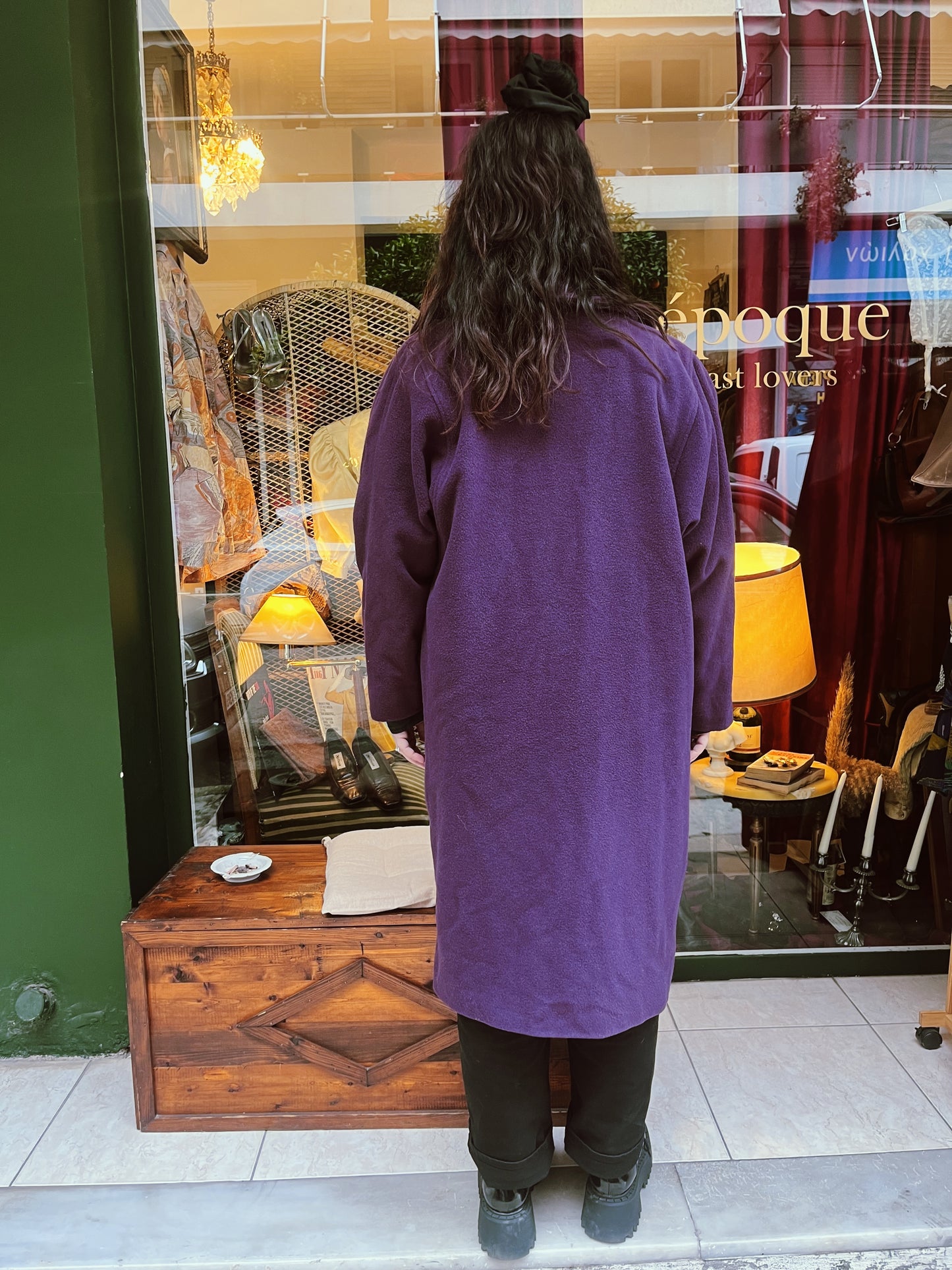 Vintage button up collared coat in purple .Fits best XL 
55€ + shipping