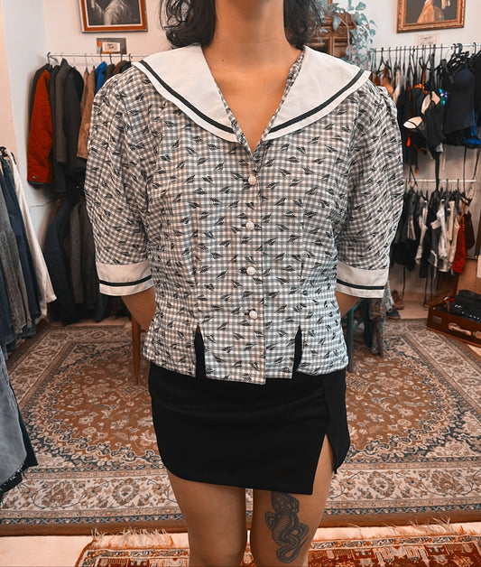 Vintage button up collared shirt .Fits best S /M