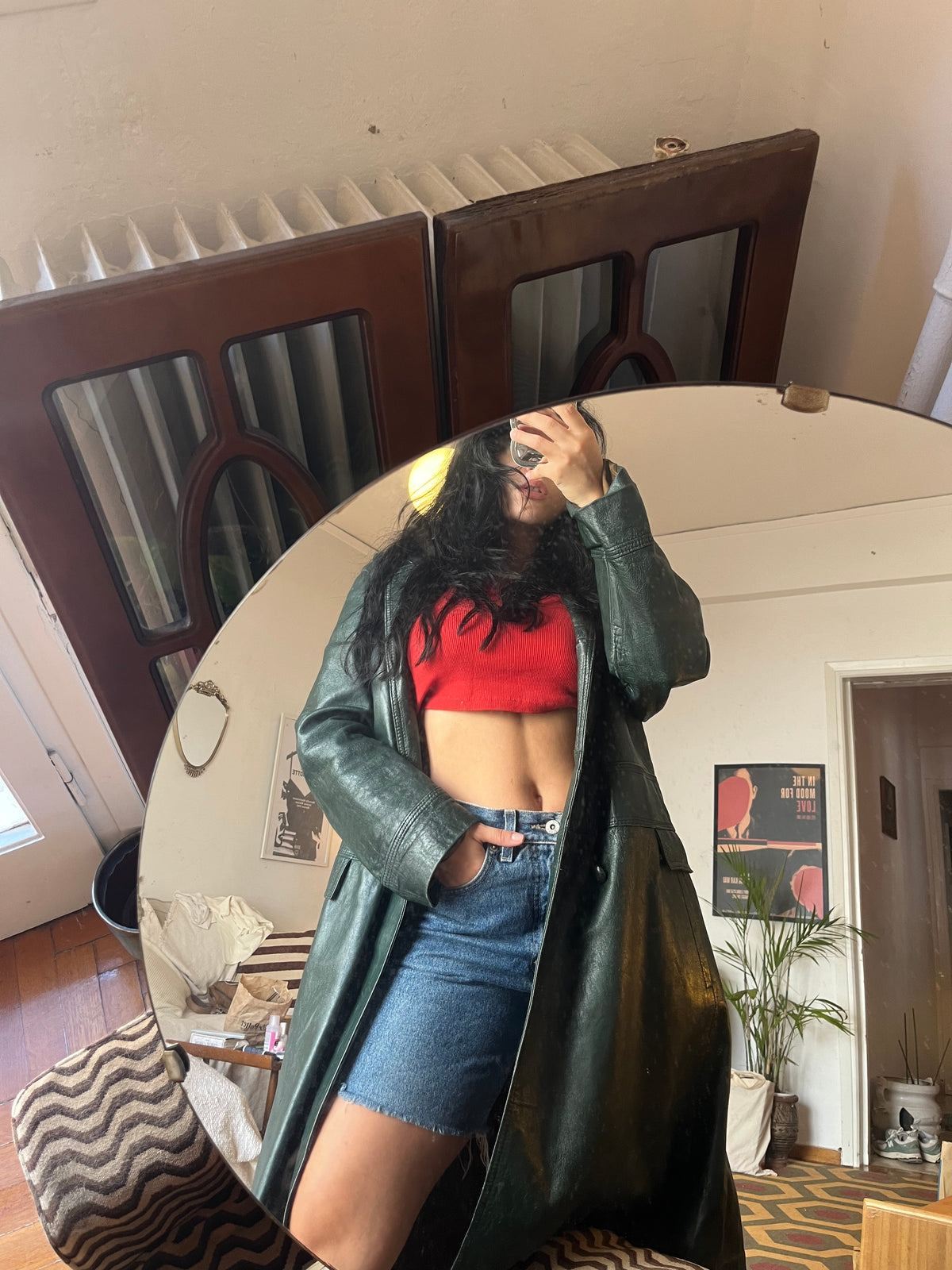 Leather o’clock 🖤

Midi button-up coat in genuine leather, in a unique greenish-black shade.

Relaxed fit — best fits sizes S/M.