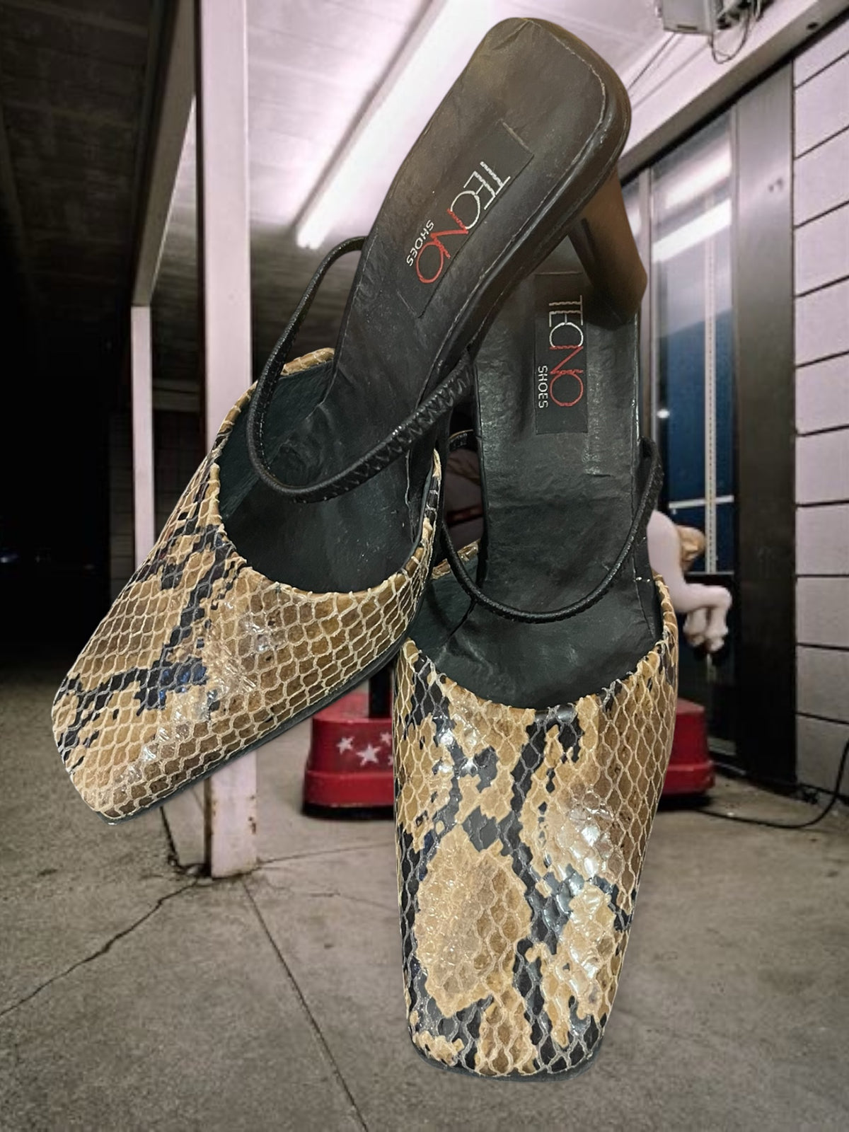 Snake print 90s mules