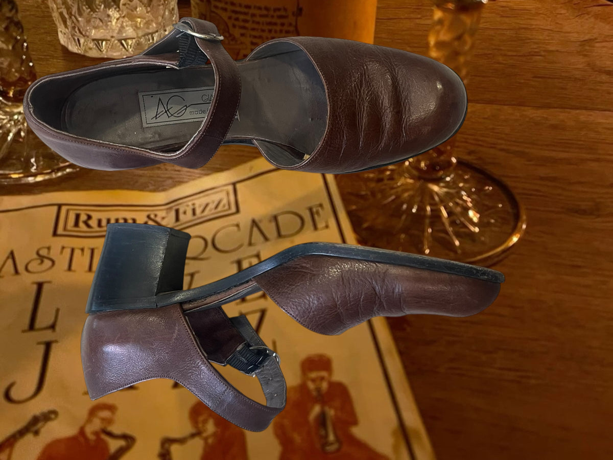 90s Mary Jane’s leather shoes