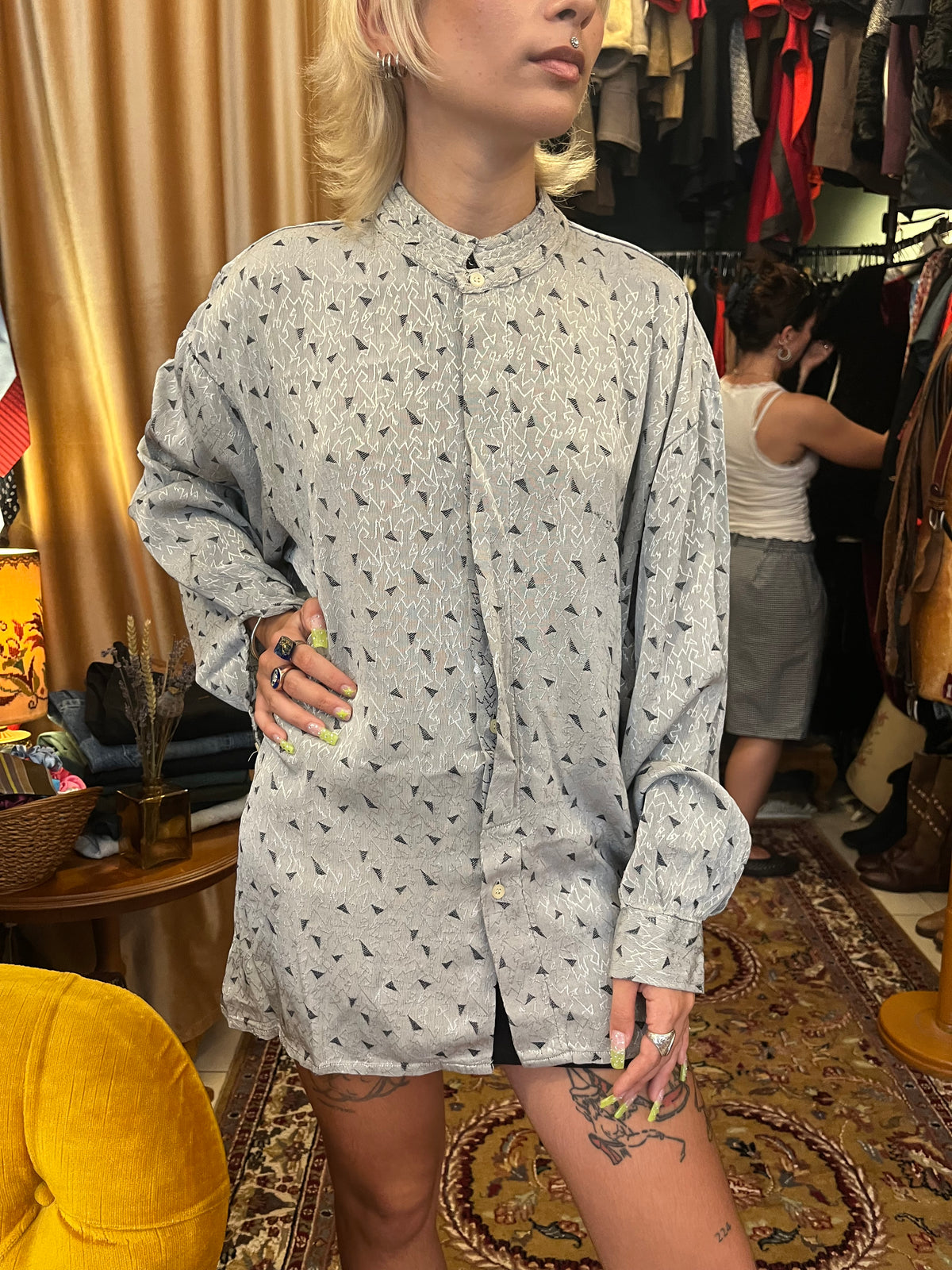 Vintage button up patterned shirt.Fits best L