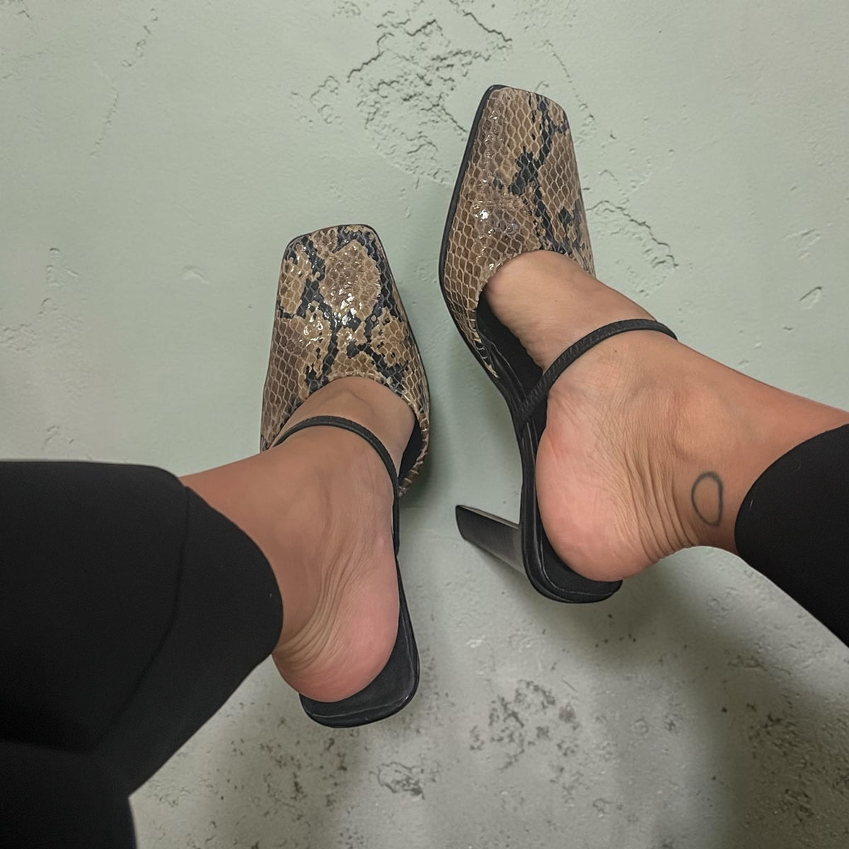 Snake print 90s mules