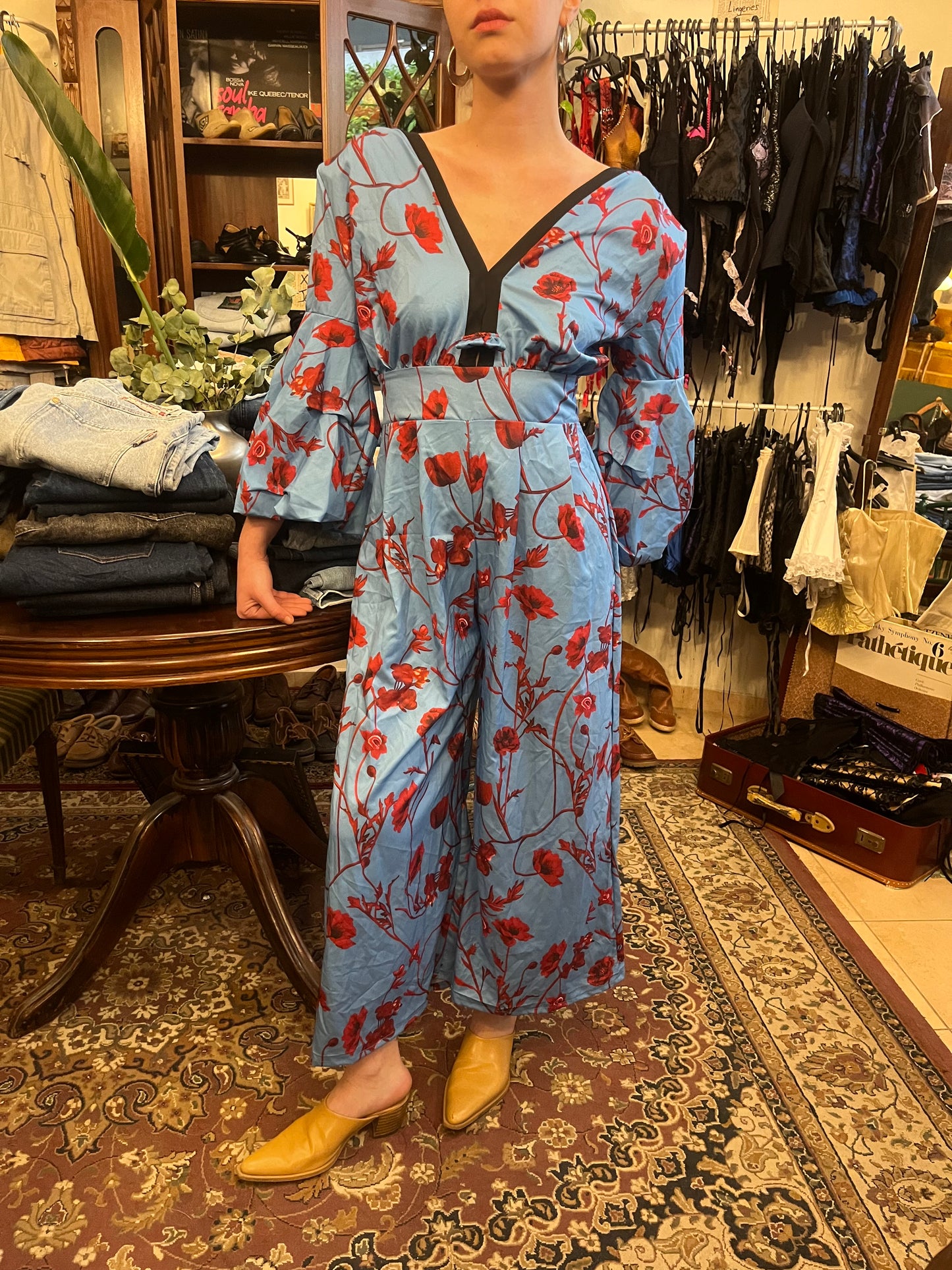 Vintage floral jumpsuit .Fits best S