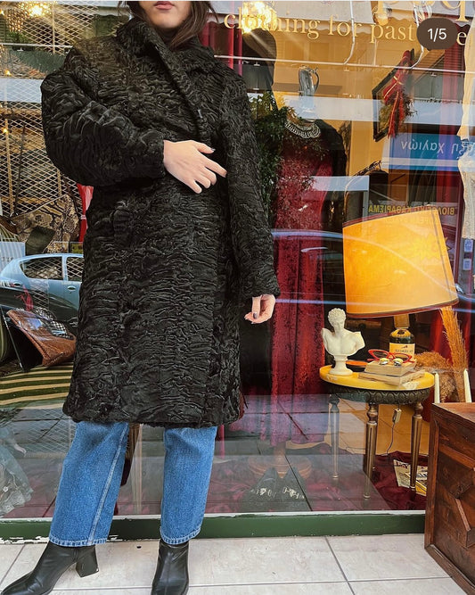 Époque premium 70s real astrakhan collared  button up two pocket fur  coat .Fits best M /L
120 €