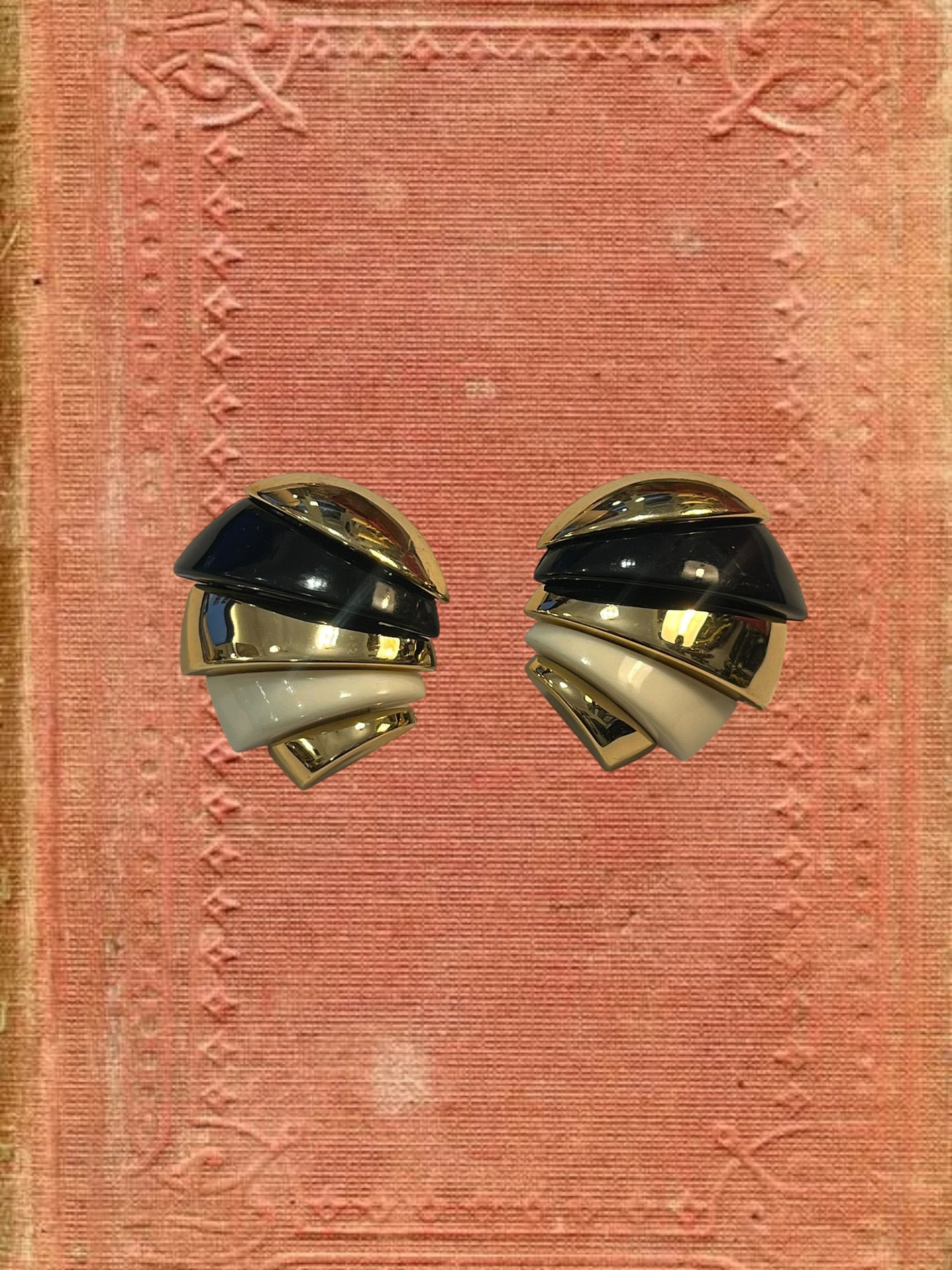 Vintage 80s clip on earrings