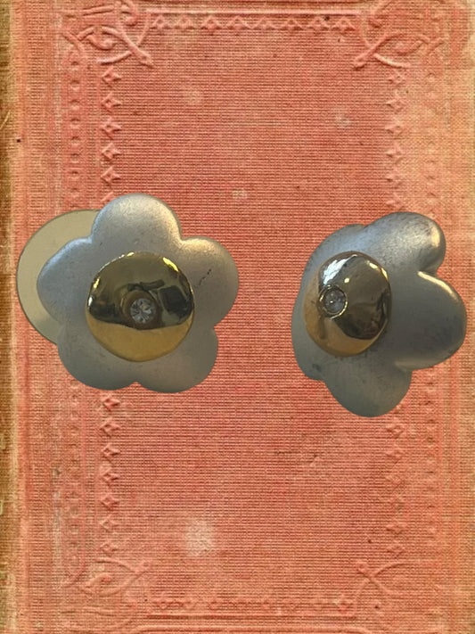 Vintage small flower earrings
