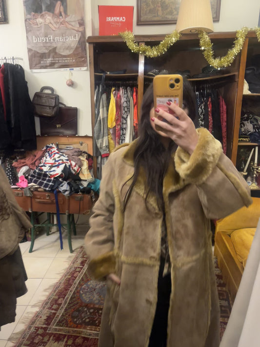 Vintage button up genuine leather coat with eco fur lining .Fits best M