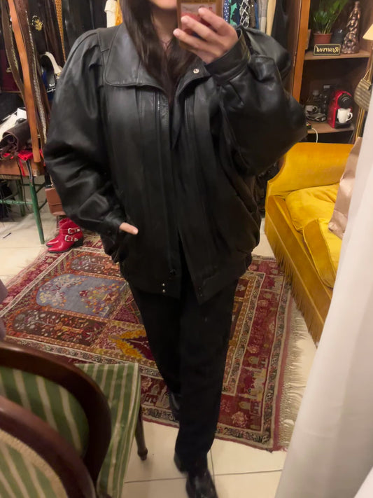 80s zip up two pocket genuine leather jacket .Fits best L .